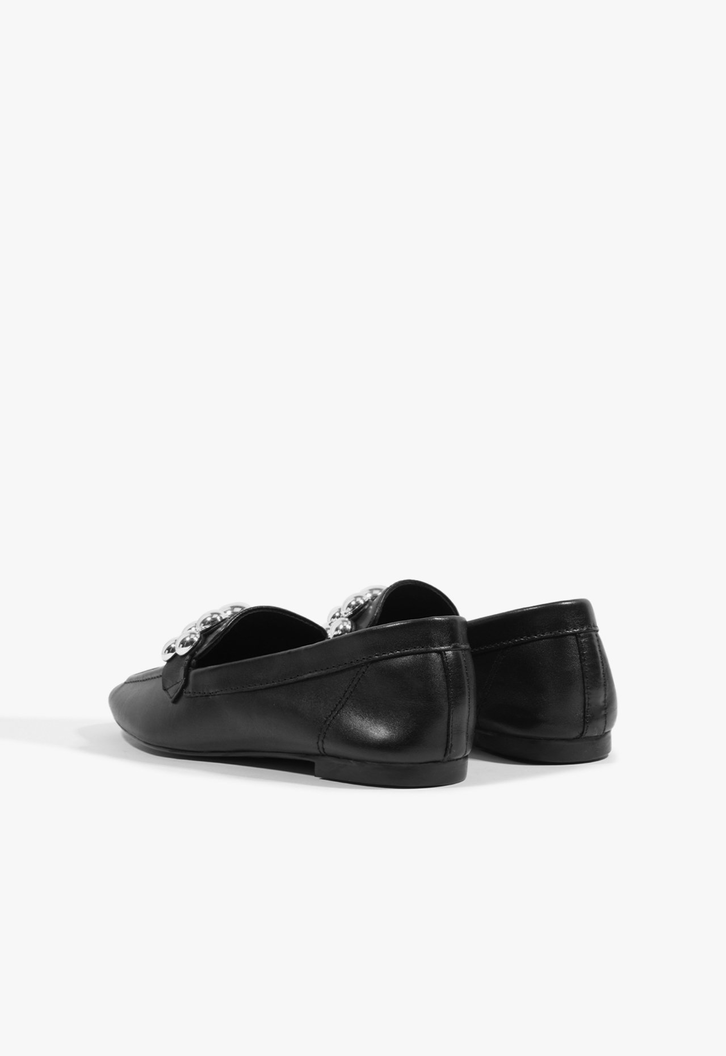 Mocassim Preto Enfeite Prata