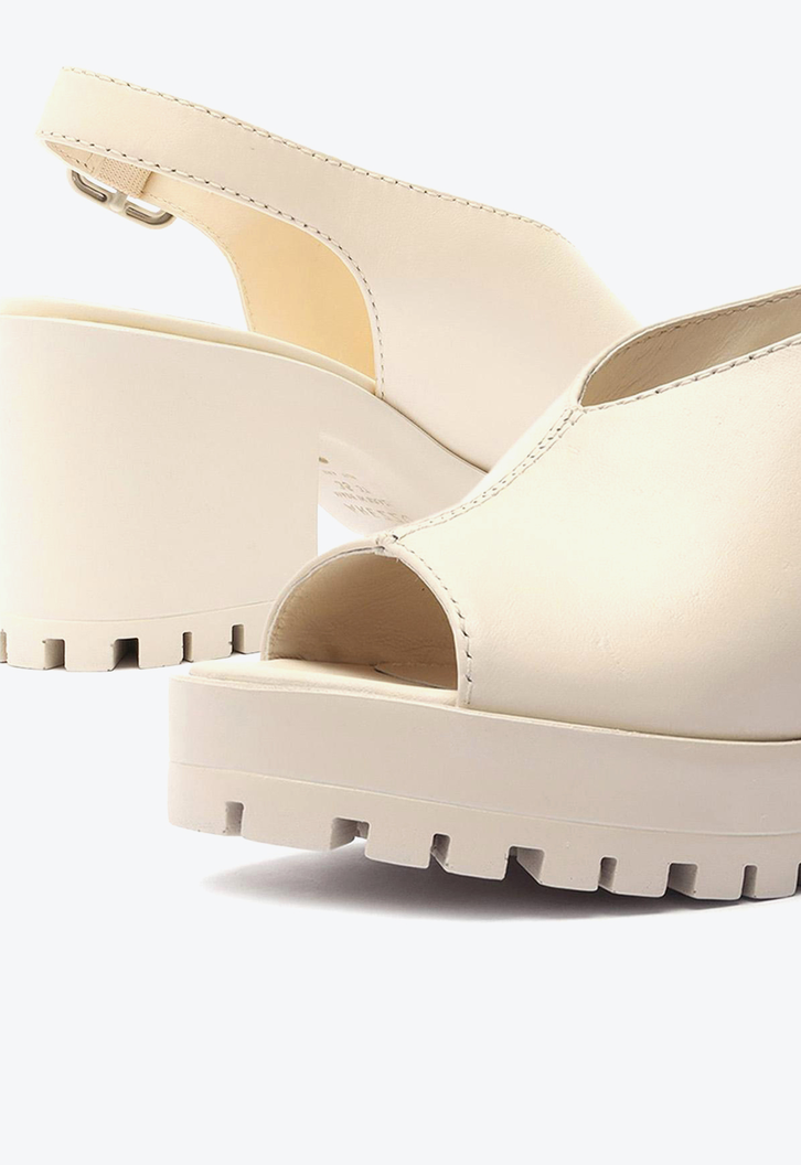 Sandália Off-White Arezzo Couro Bloco Tratorada Fechada