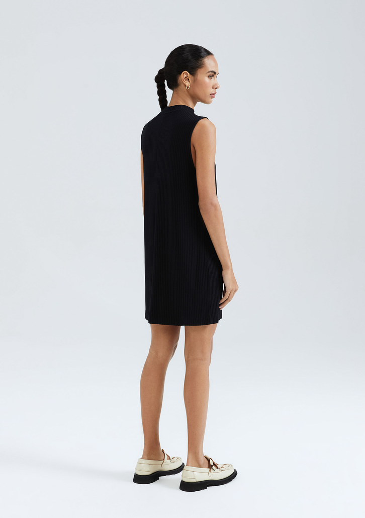 Vestido Preto Hering Curto Gola Alta Em Ribana
