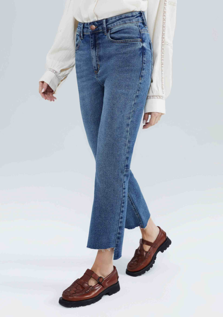 Calça Jeans Azul Claro Feminina Cintura Alta Reta Cropped