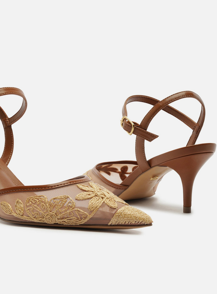 Scarpin Marrom Tule Salto Kitten Slingback Bordado