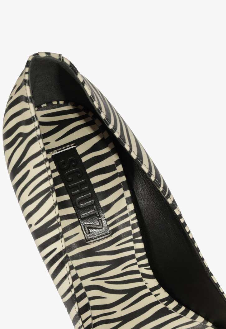 Scarpin Preto Schutz Lexi Couro Zebra | ZZ MALL