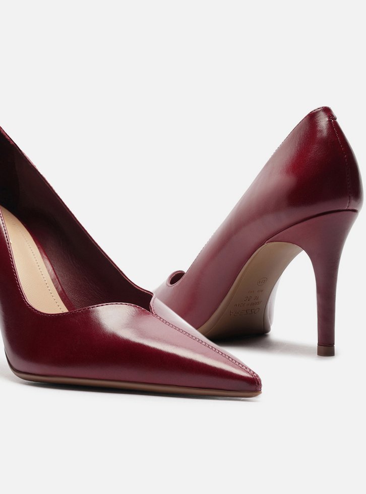 Scarpin Vermelho Couro Salto Médio Fino V