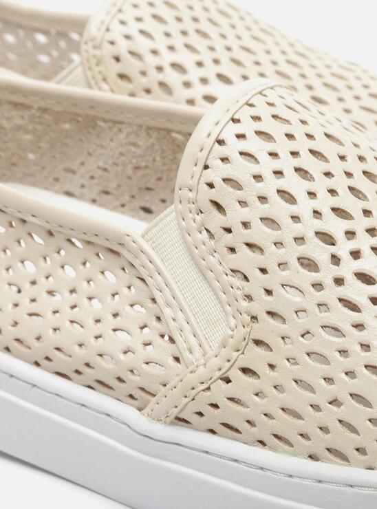 Tenis furadinho online arezzo