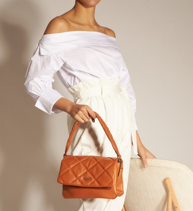 Bolsa tiracolo matelassê arezzo