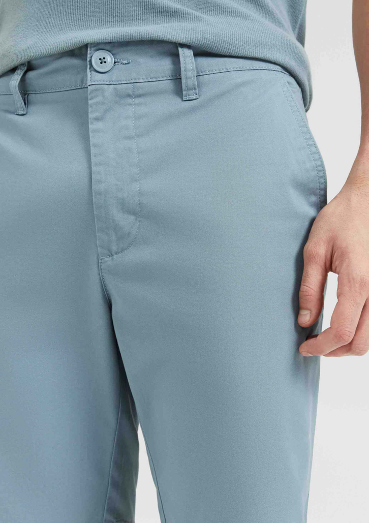 Bermuda Azul Claro Básica Chino Reta Em Sarja
