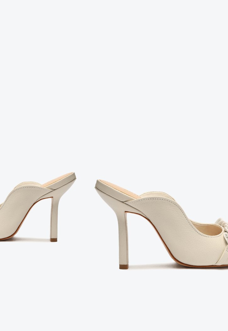 Sapato Mule Scarpin Couro Enfeite Branco