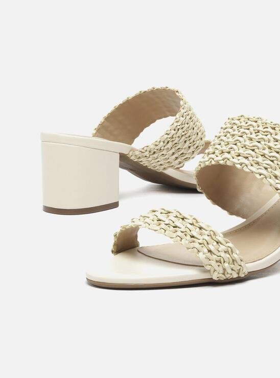 SANDÁLIA OFF-WHITE AREZZO TRESSÊ SALTO MÉDIO BLOCO