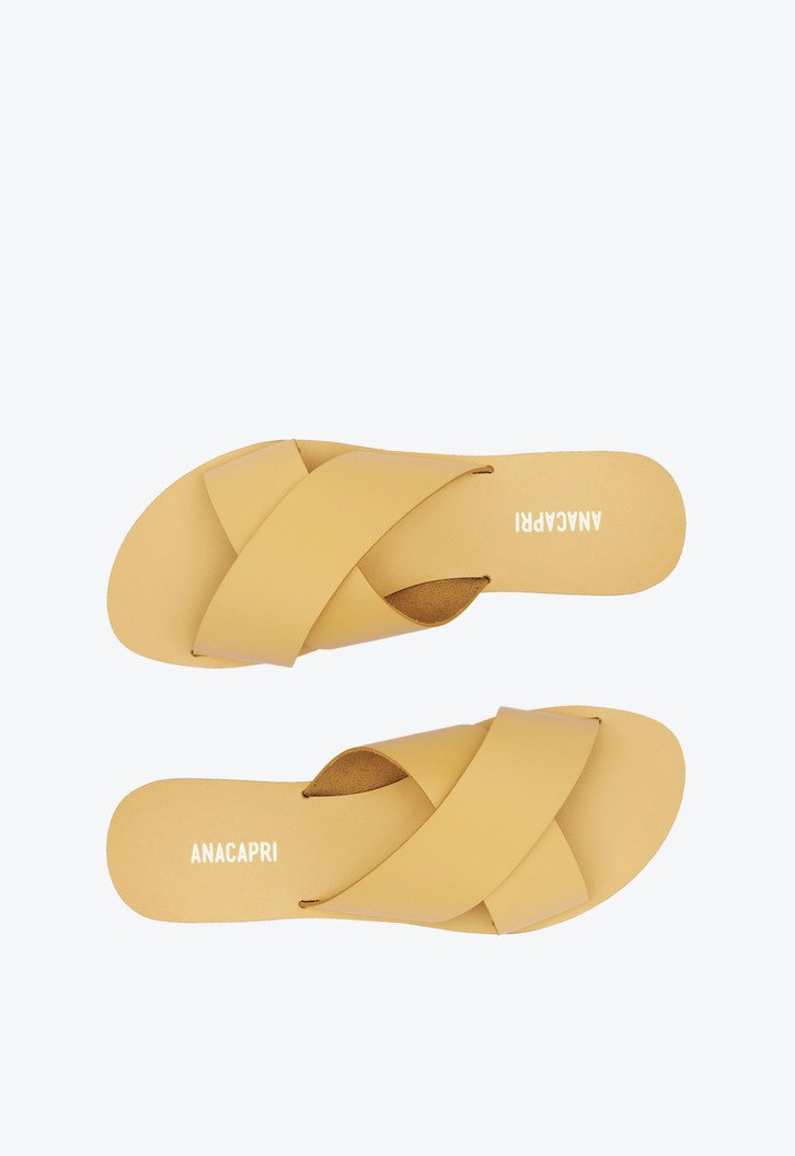 Rasteira Tiras Cruzadas Couro Amarela