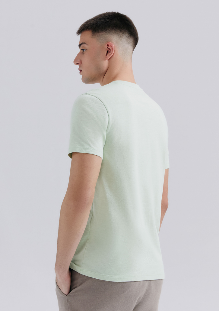 Camiseta Básica Verde Claro Hering Slim Gola V Em Malha Flamê