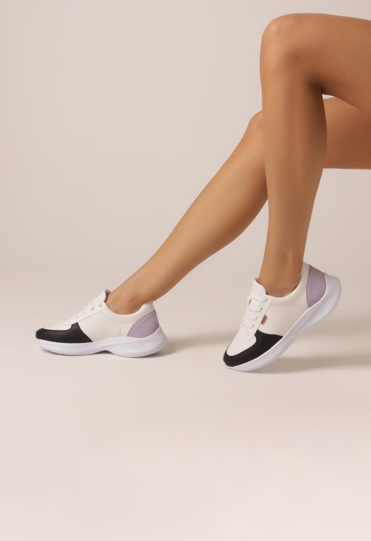 Tênis de Amarrar Branco Sporty Recortes Preto