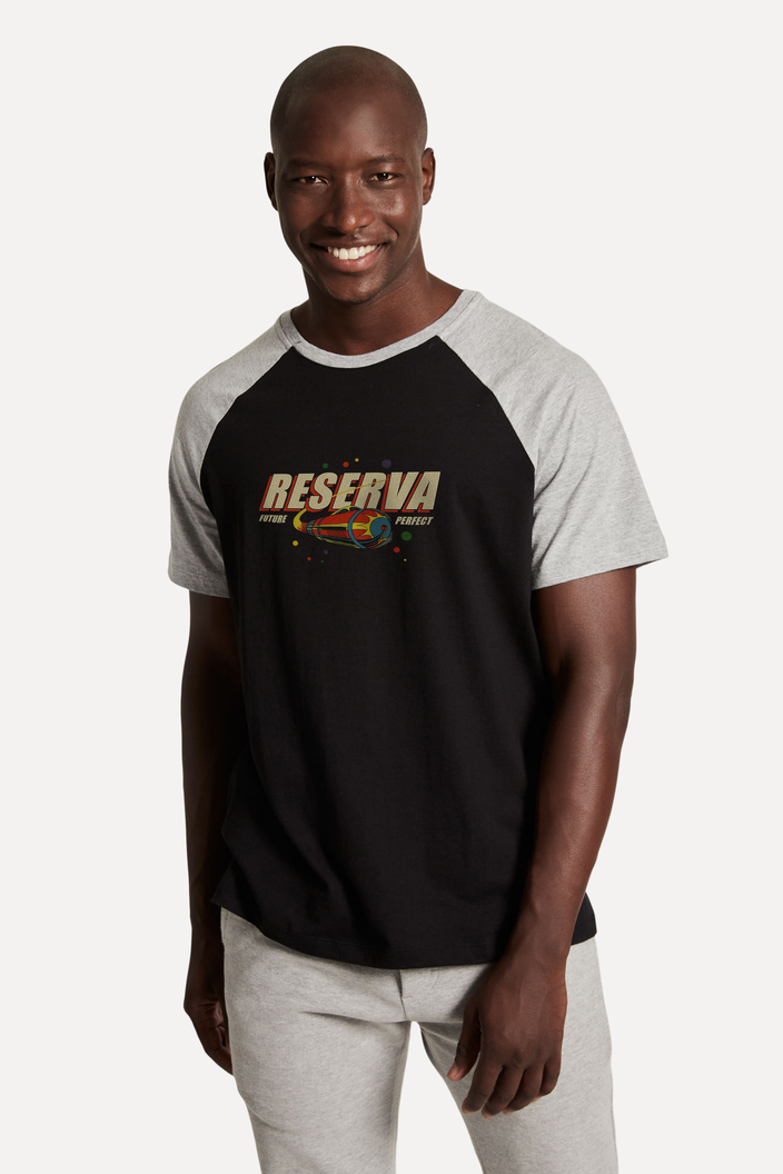 Camiseta Preta Reserva Raglan Future Perfect | ZZ MALL