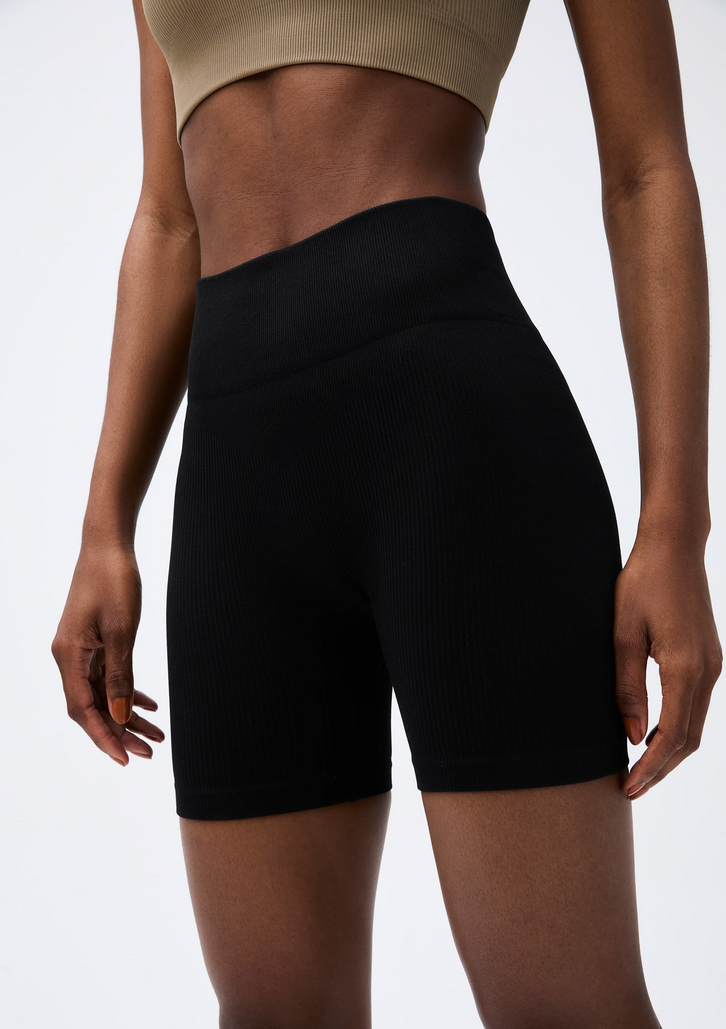 Bermuda Preto Hering Sports Esportiva Feminina Biker Sem Costura