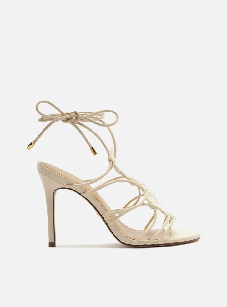 Sandália Off-White Salto Alto Fino Bordada Amarração