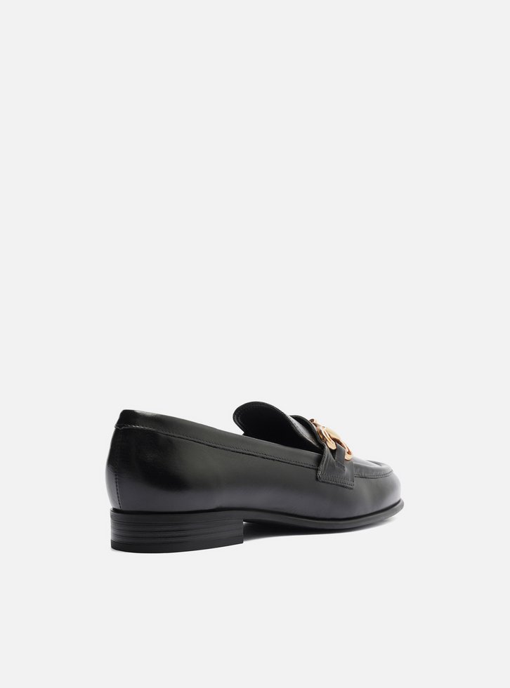 Mocassim Preto Couro Bridão Metálico Retrô