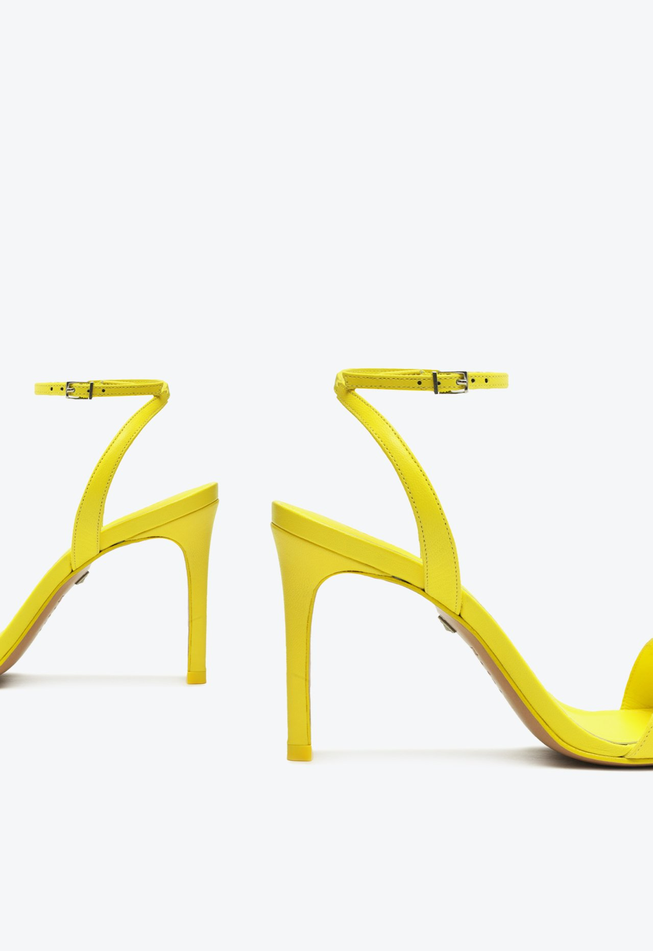 Sandália Amarela Schutz Pryia Couro | ZZ MALL