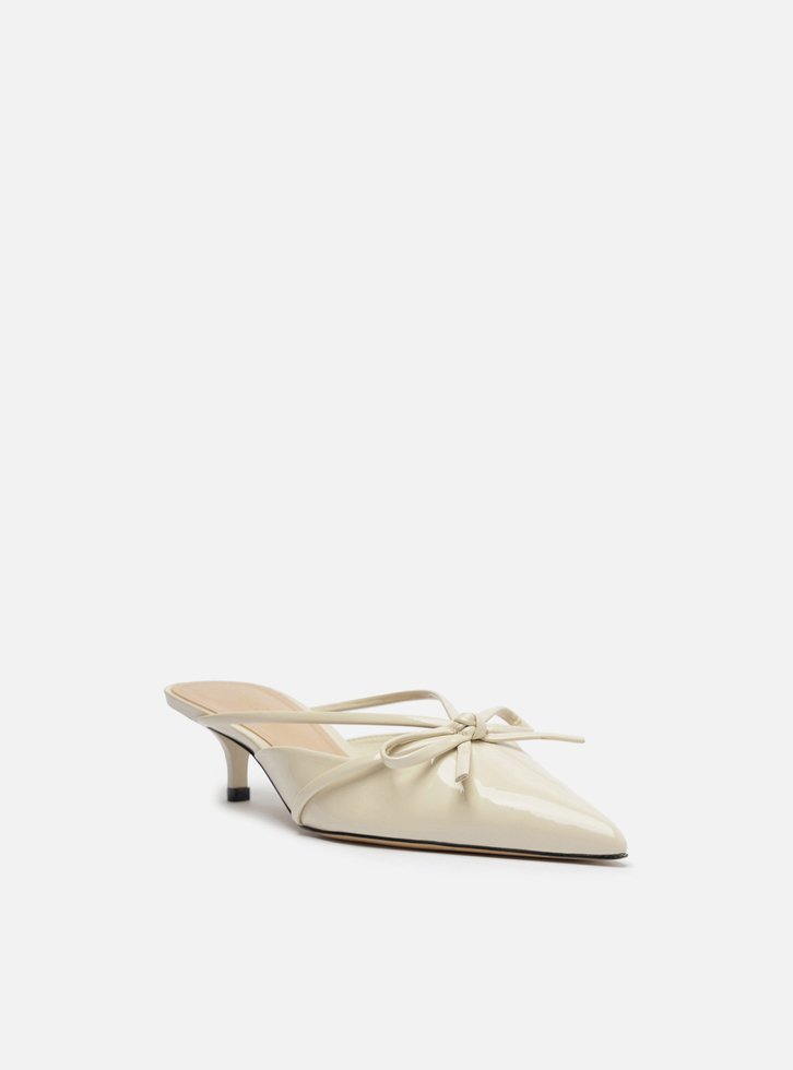 Mule Branca Verniz Salto Kitten Laço
