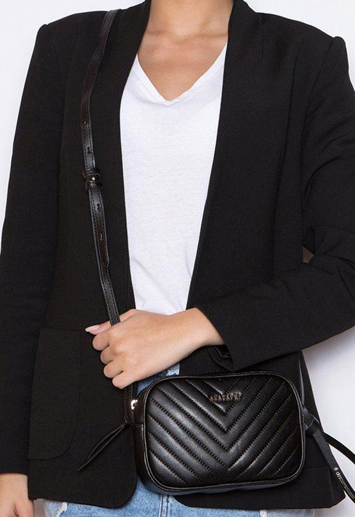Crossbody Preta Anacapri Cairo