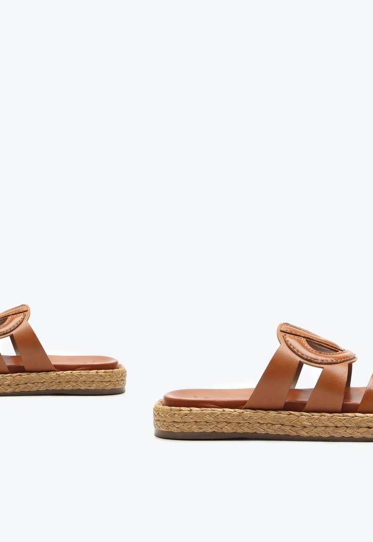 Flat Lorena Marrom