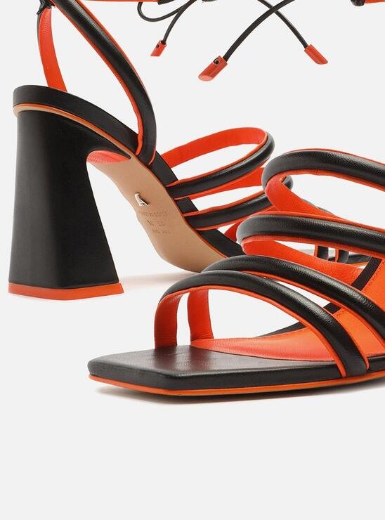 SANDÁLIA PRETA AREZZO SALTO BLOCO FLARE LARANJA