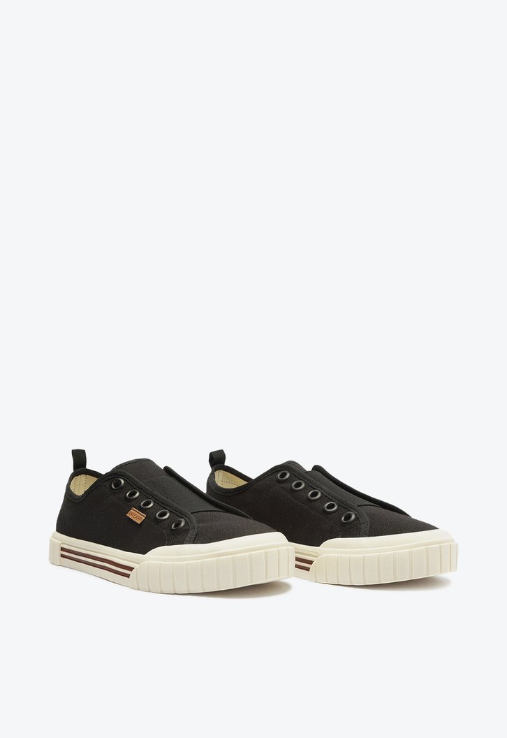 Tênis Slip On Alê Ilhós Preto