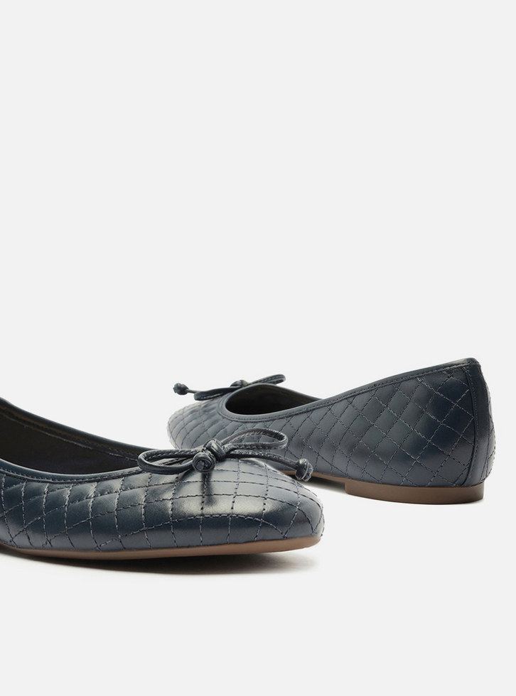 Sapatilha Azul Navy Matelassê Bico Redondo Laço