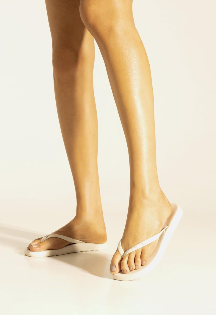 Chinelo De Dedo Off-white Brizza Tira Injetada Jelly