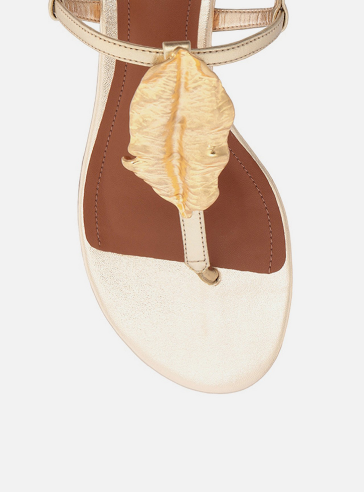 Sandália Rasteira Dourada Couro Slim Folha Metal