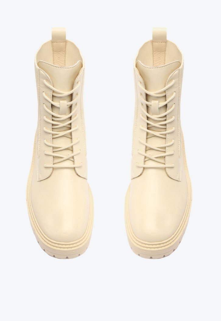 Coturno Cano Médio Off-White Detalhe Knit