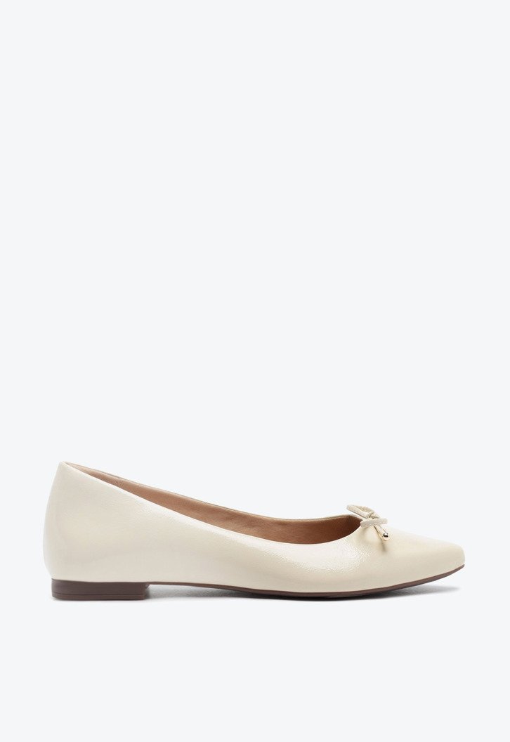 Sapatilha Bico Fino Laço Branca