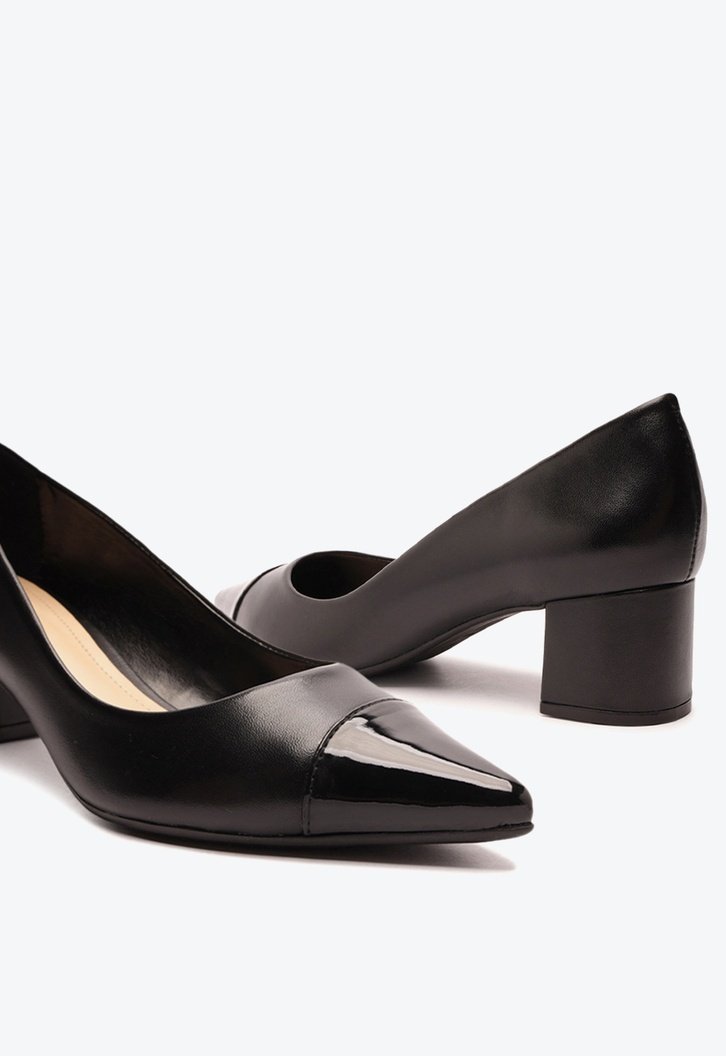 Scarpin Preto Arezzo Couro Bico Fino Cap Toe City