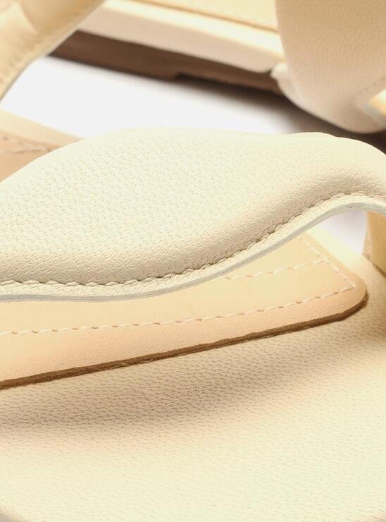 SANDÁLIA RASTEIRA OFF-WHITE AREZZO TIRAS