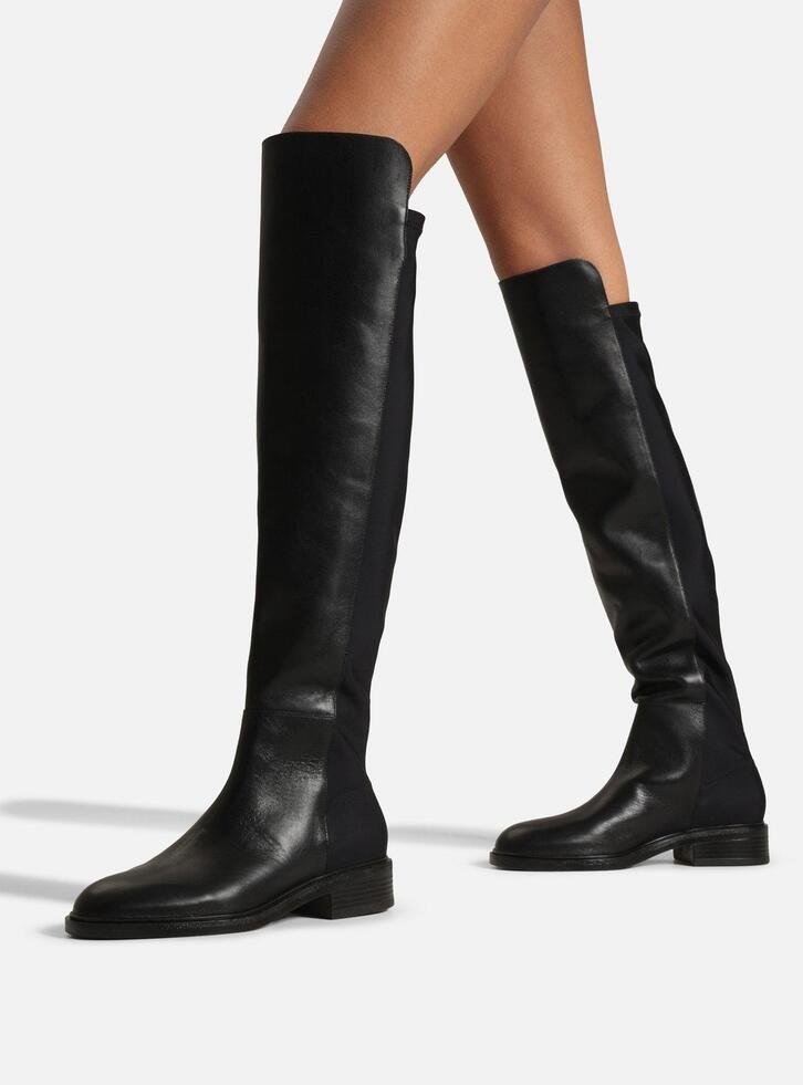 Bota Over The Knee Preta Couro Salto Baixo Tecido