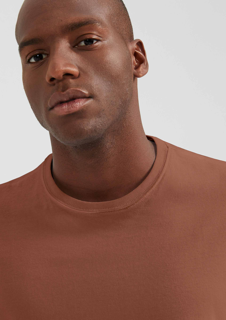 Camiseta Marrom Claro Hering Básica Comfort Super Cotton