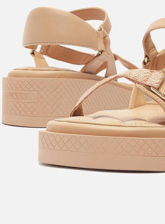 SANDÁLIA PAPETE FLATFORM NUDE AREZZO COURO GORGURÃO