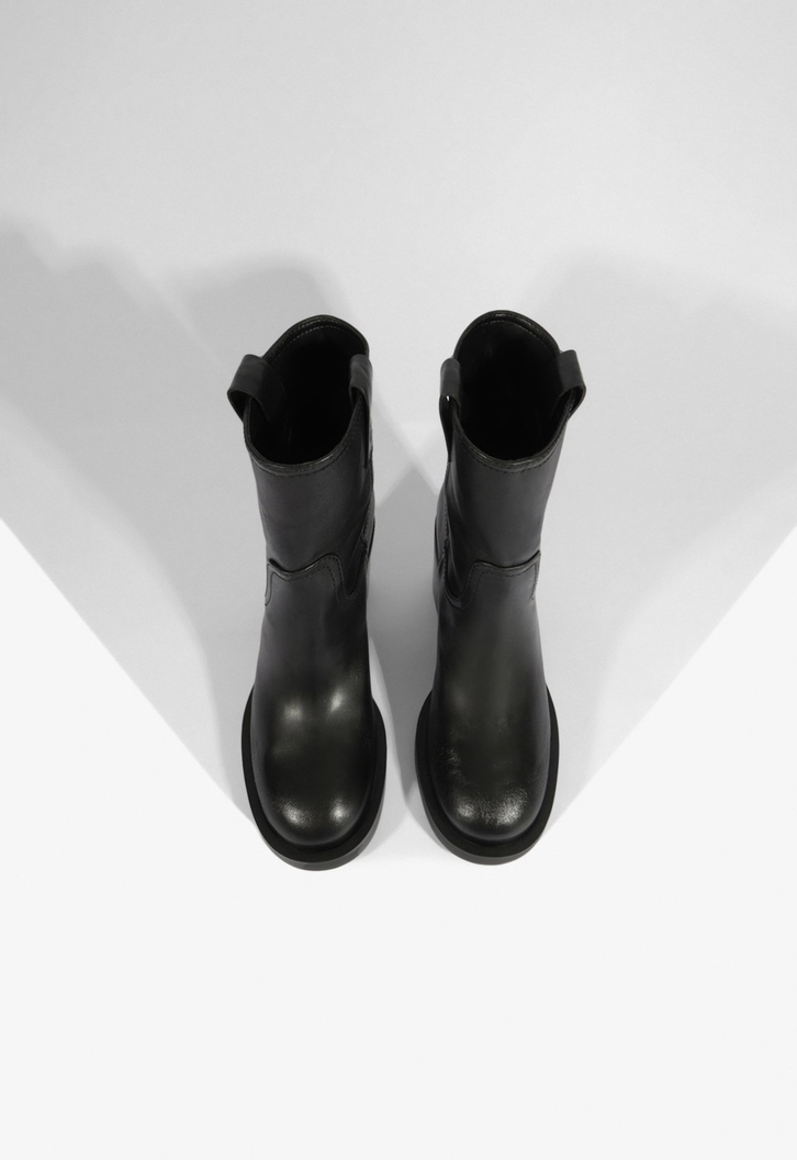 Bota Cano Médio Couro Preta