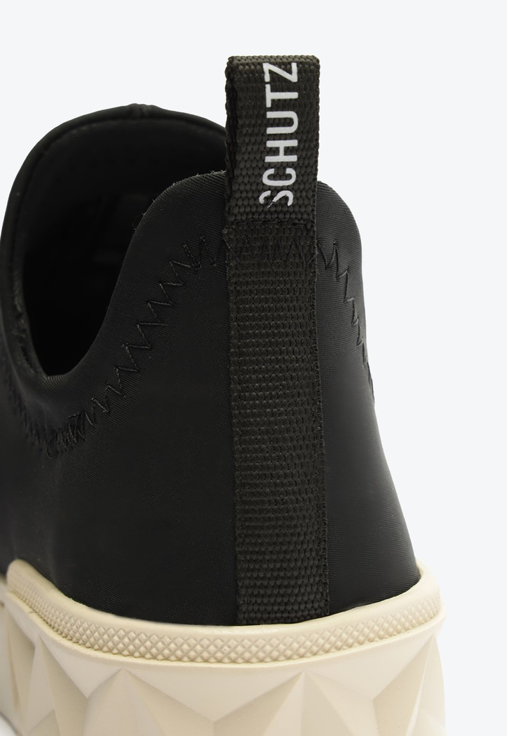 Tênis Slip On Preto E Branco Schutz