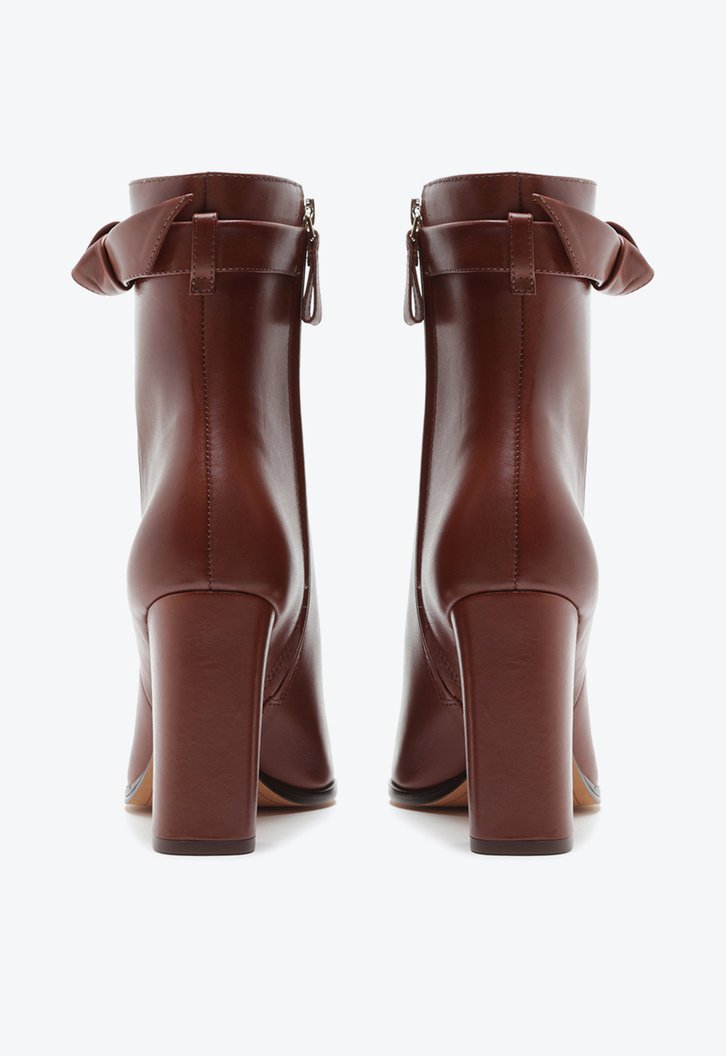 Assymmetric Clarita Bootie 90 Rum