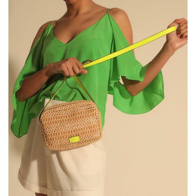 Bolsa Arezzo Tiracolo Fibra Natural Milena Pequena Marrom | ZZ MALL