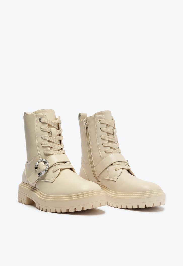 Coturno Cano Médio Off-White Fivela