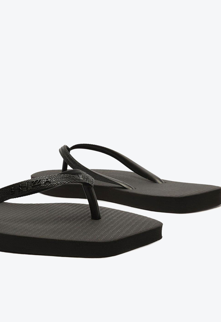 Chinelo De Dedo Preto Brizza Bico Quadrado Tiras
