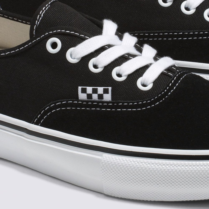 TÊNIS SKATE AUTHENTIC BLACK WHITE