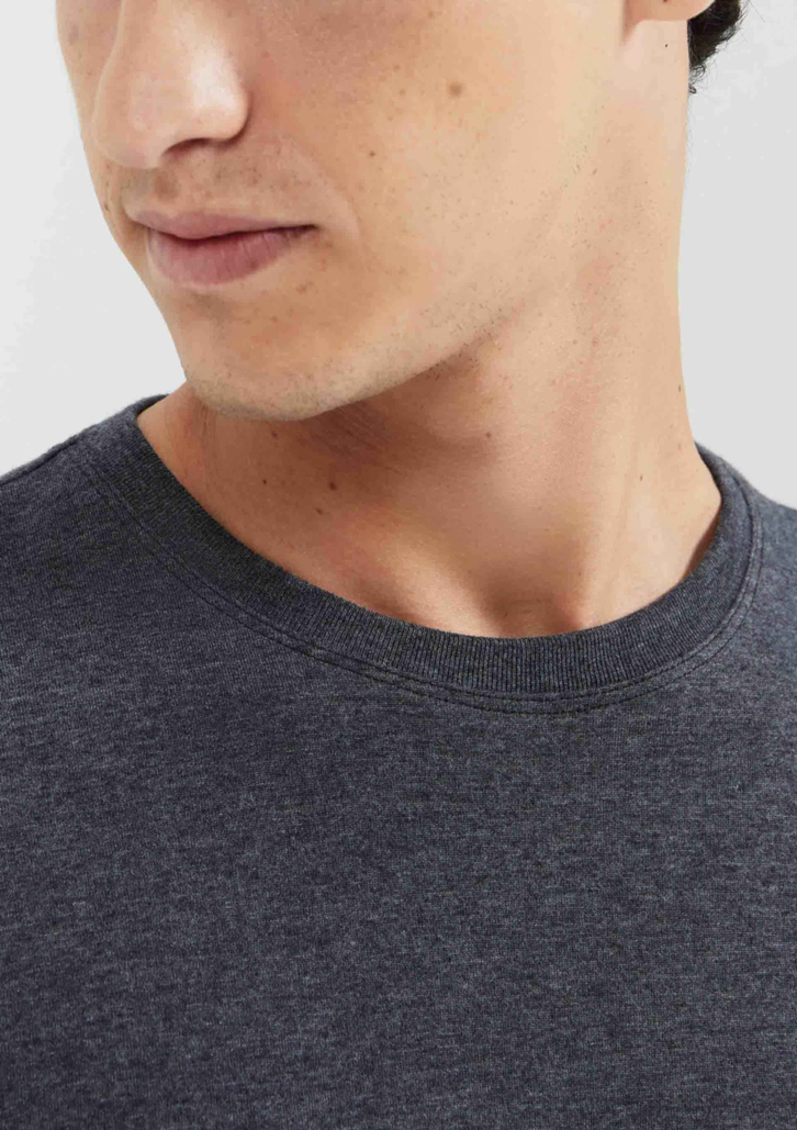Camiseta Cinza Escuro Hering Básica Manga Curta Regular World