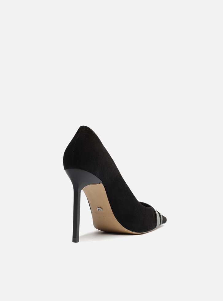 Scarpin Preto Nobuck Bico Fino Fivelas