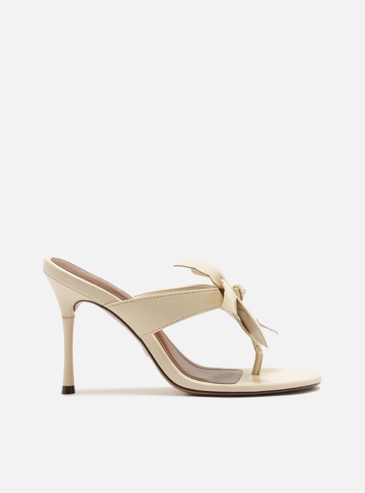 Tamanco Off White Couro Salto Fino Flor