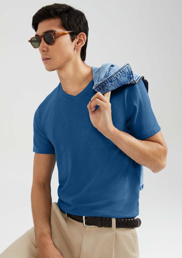 Camiseta Básica Azul Indigo Hering Slim Gola V Em Malha Flamê