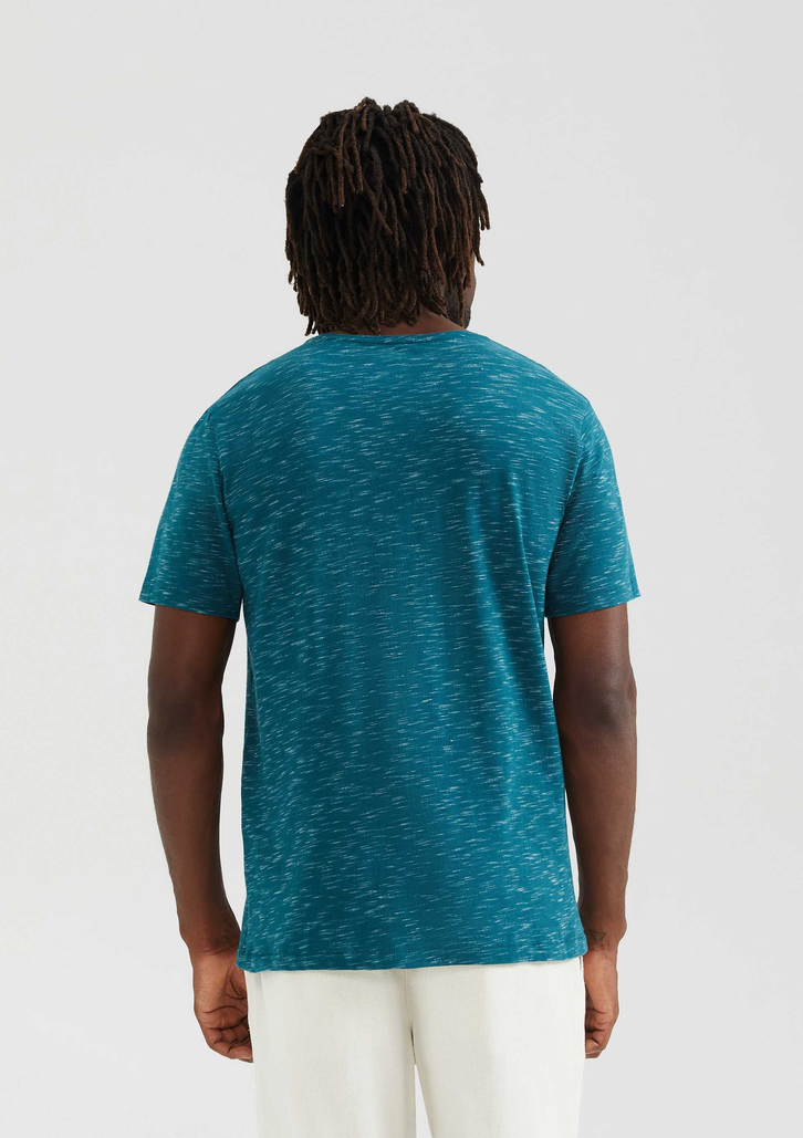 Camiseta Verde Hering Básica Regular Em Malha Jet Com Bordado