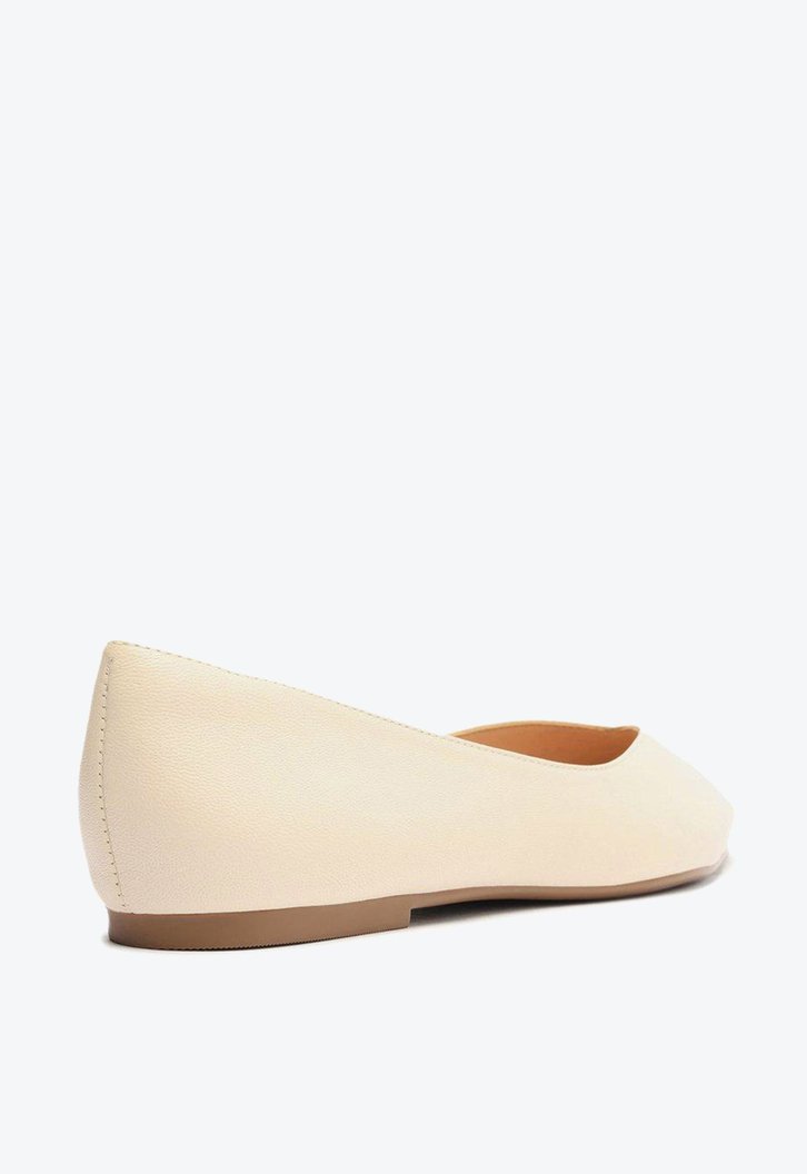 Sapatilha Off-White Arezzo Couro Bico Fino Minimal