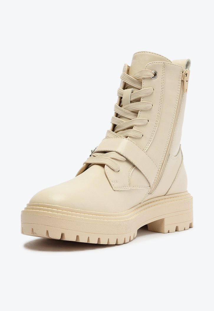 Coturno Cano Médio Off-White Fivela