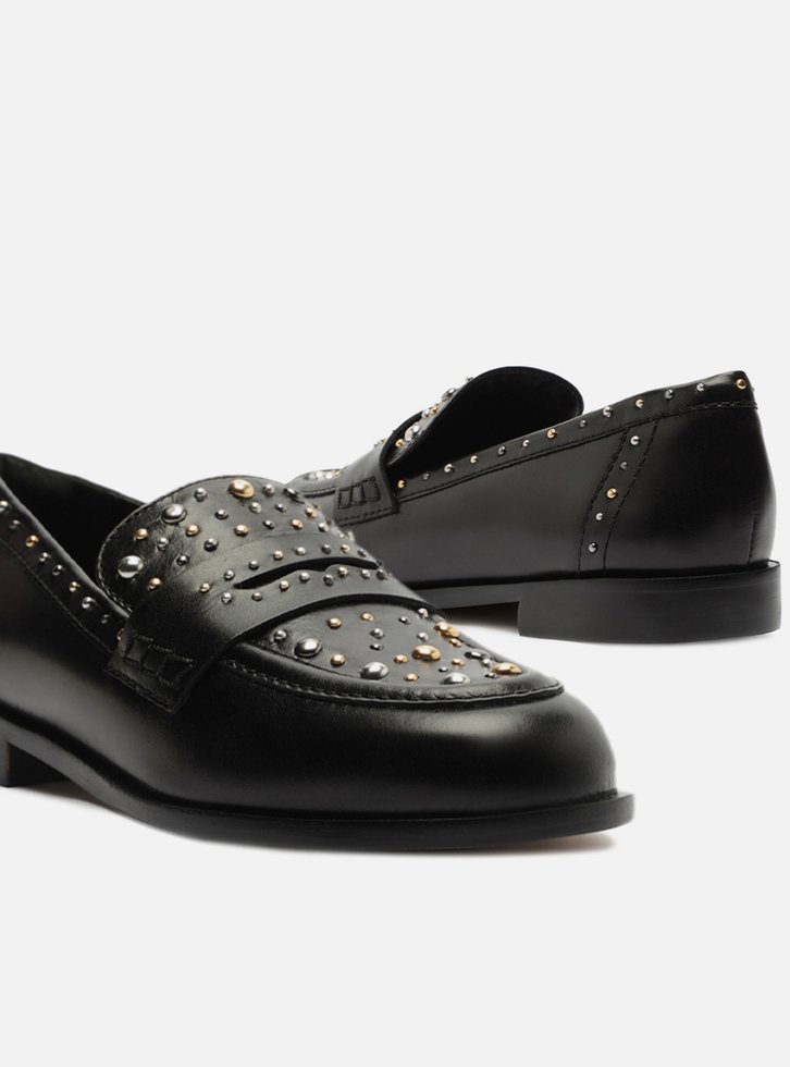 Mocassim Preto Couro Bico Redondo Aplicações